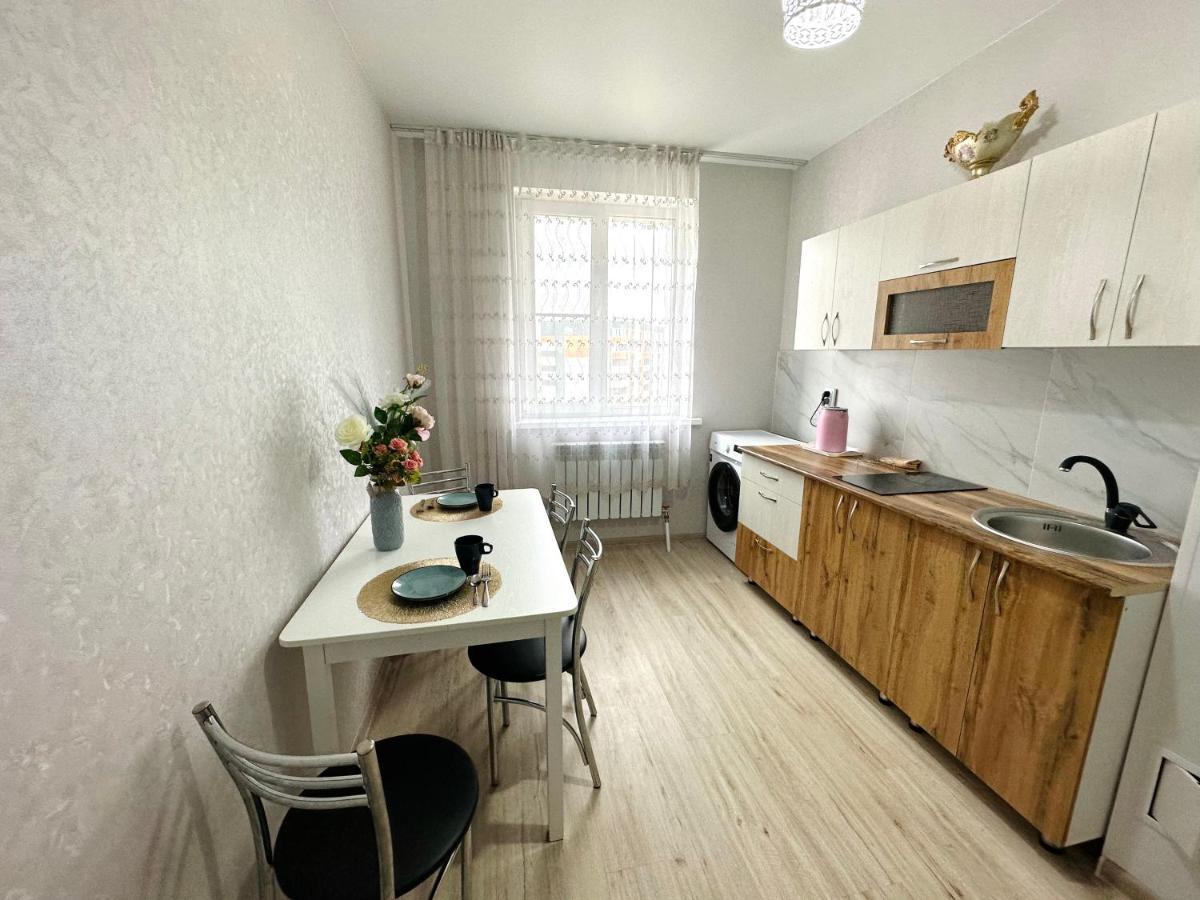 1 Комнатная Драмтеатр 1Bedroom Apartment Ustʼ-Kamenogorsk Dış mekan fotoğraf