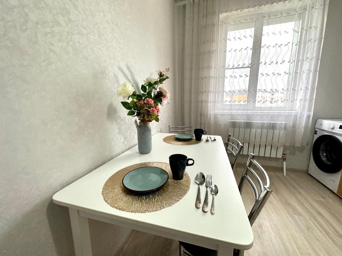 1 Комнатная Драмтеатр 1Bedroom Apartment Ustʼ-Kamenogorsk Dış mekan fotoğraf