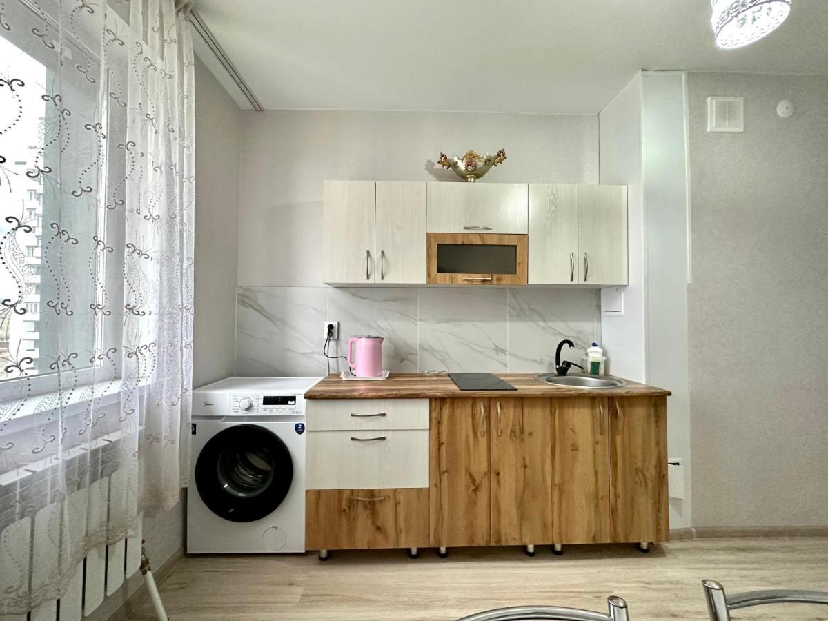 1 Комнатная Драмтеатр 1Bedroom Apartment Ustʼ-Kamenogorsk Dış mekan fotoğraf