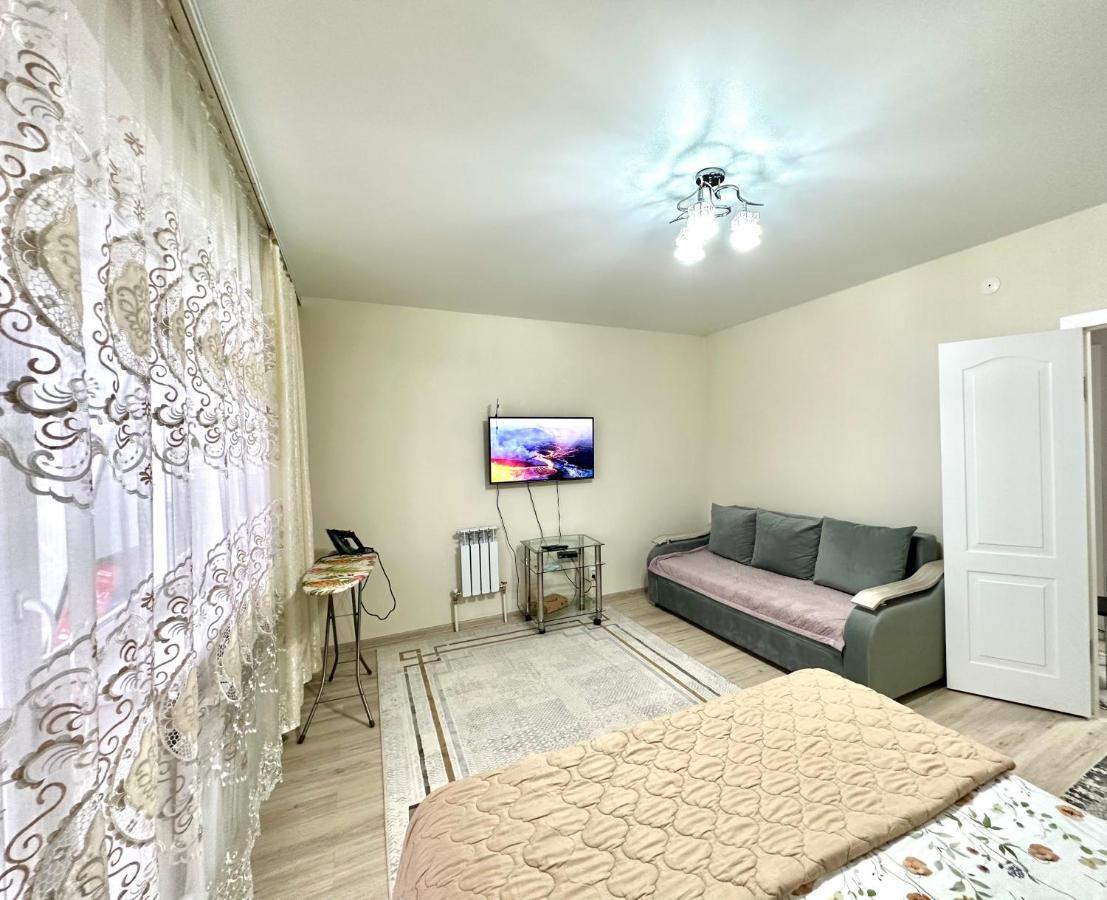 1 Комнатная Драмтеатр 1Bedroom Apartment Ustʼ-Kamenogorsk Dış mekan fotoğraf