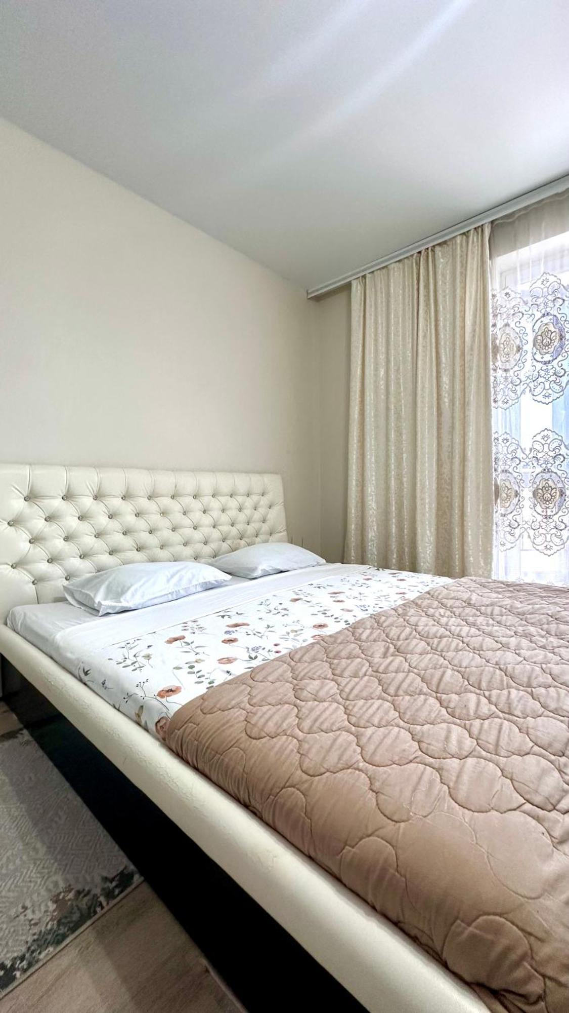 1 Комнатная Драмтеатр 1Bedroom Apartment Ustʼ-Kamenogorsk Dış mekan fotoğraf