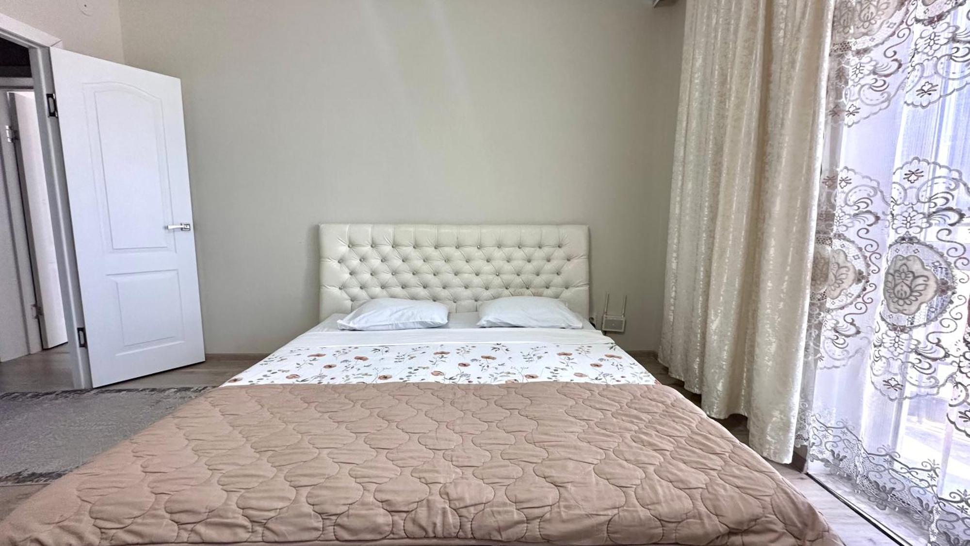 1 Комнатная Драмтеатр 1Bedroom Apartment Ustʼ-Kamenogorsk Dış mekan fotoğraf