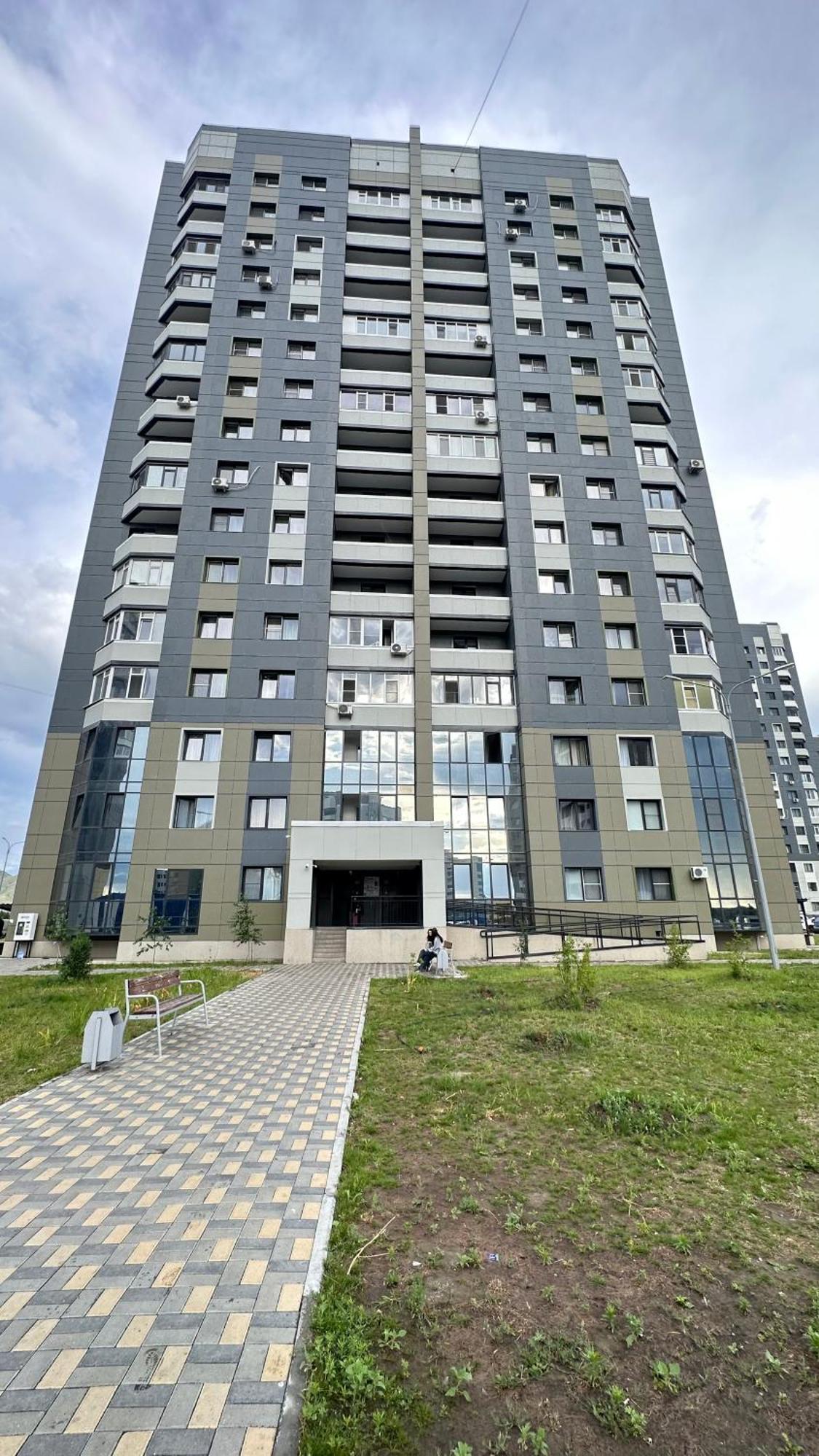 1 Комнатная Драмтеатр 1Bedroom Apartment Ustʼ-Kamenogorsk Dış mekan fotoğraf